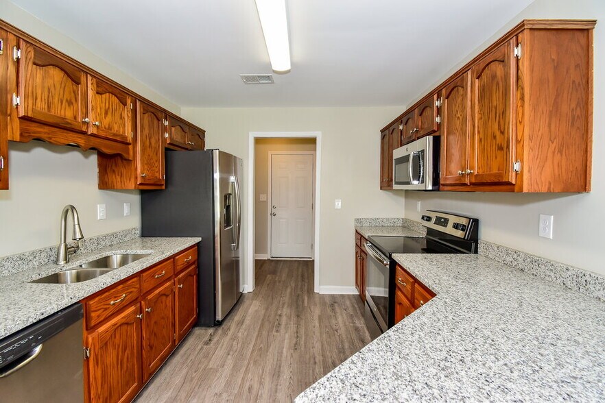 Building Photo - 6667 Kentbrook Dr