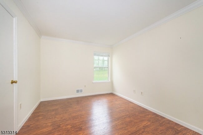 Building Photo - 603 Porter Way W