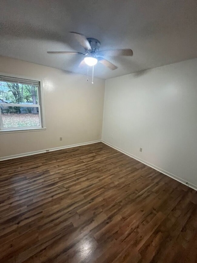 Building Photo - Renovated 3 Bedroom 2 Bath Home for Rent!