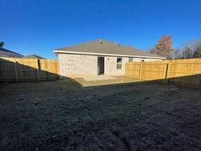 Building Photo - 3 Bed 2 Bath, 2 Car Attached Garage