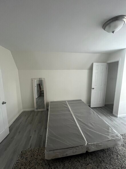 Building Photo - 535 Van Cortlandt Park Ave