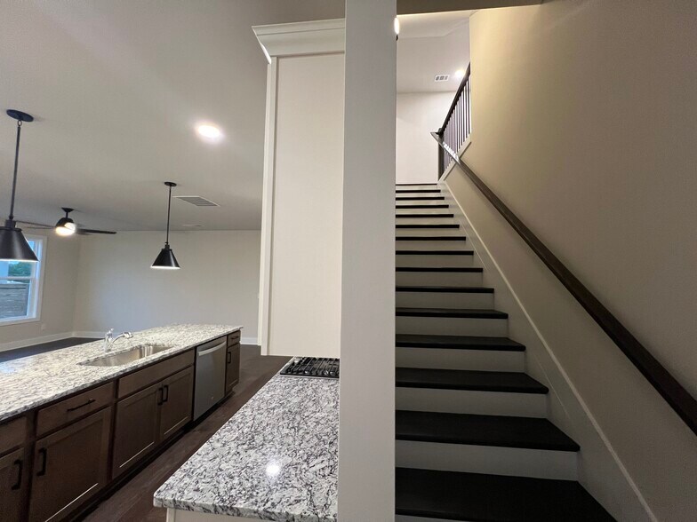 Building Photo - 1245 Willowcrest Way