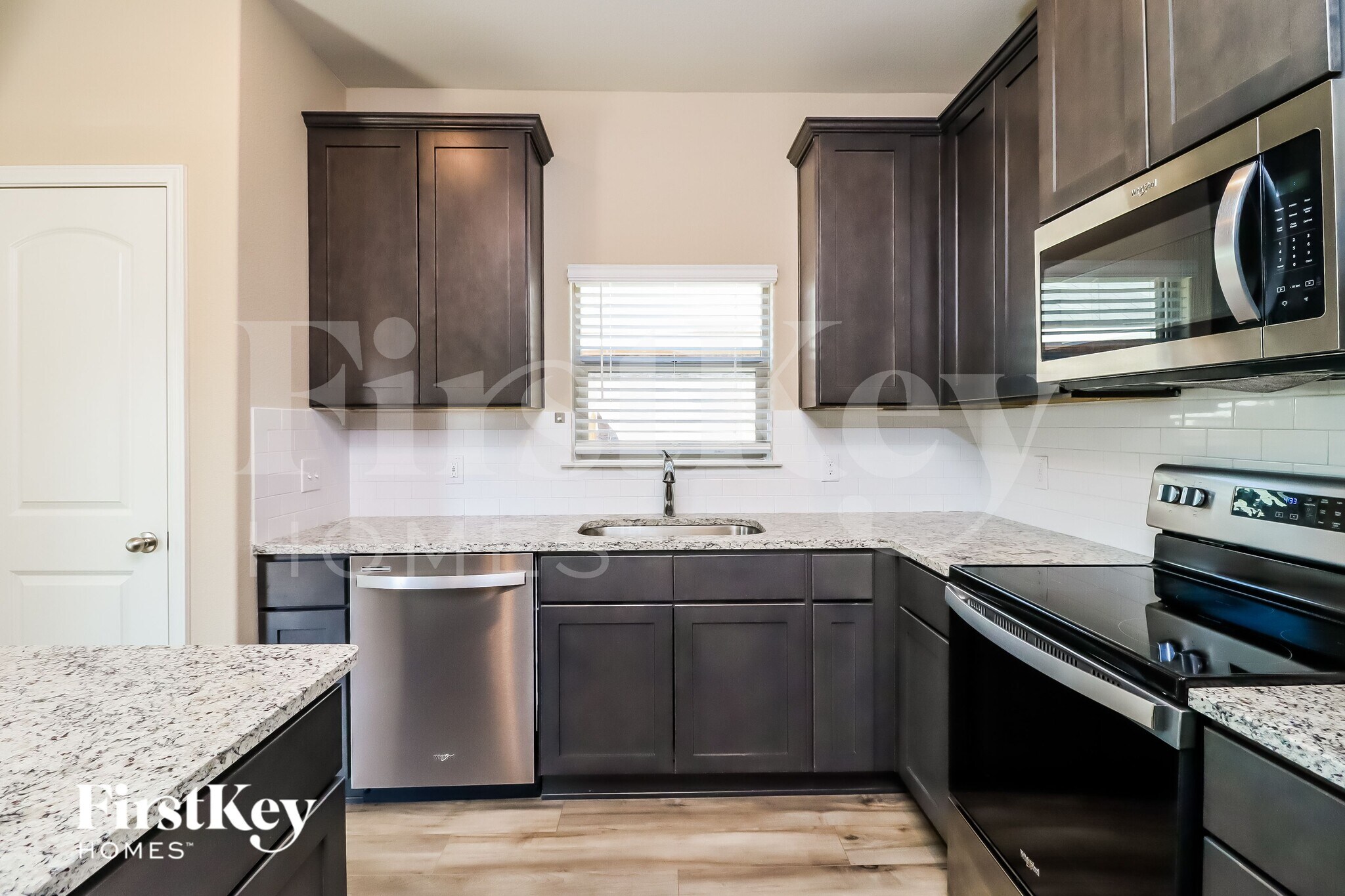 Building Photo - 7500 Pleasant Oaks St