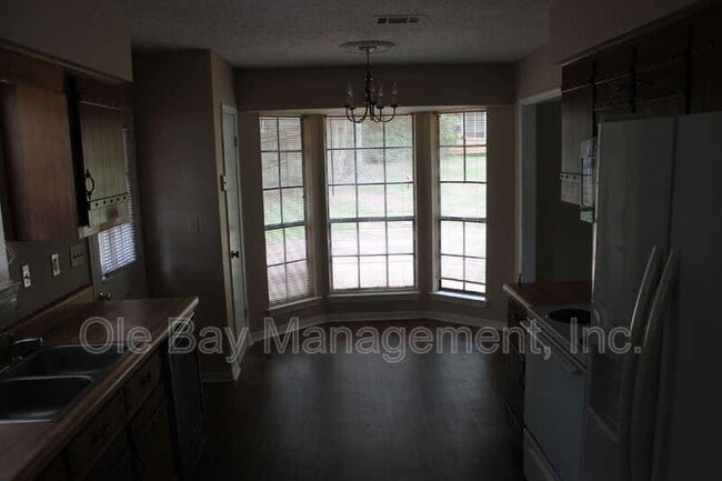 Building Photo - 2010 Sky Vista Dr W