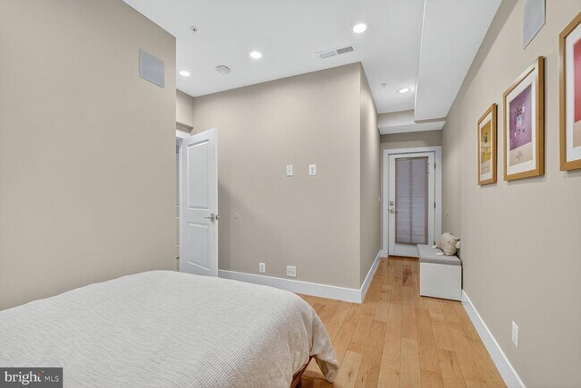 Building Photo - 816 Kennedy St NW