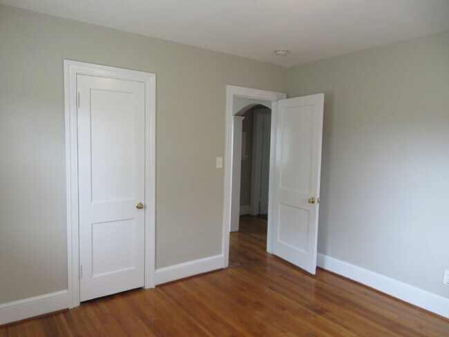 Building Photo - Colonial Heights Virginia