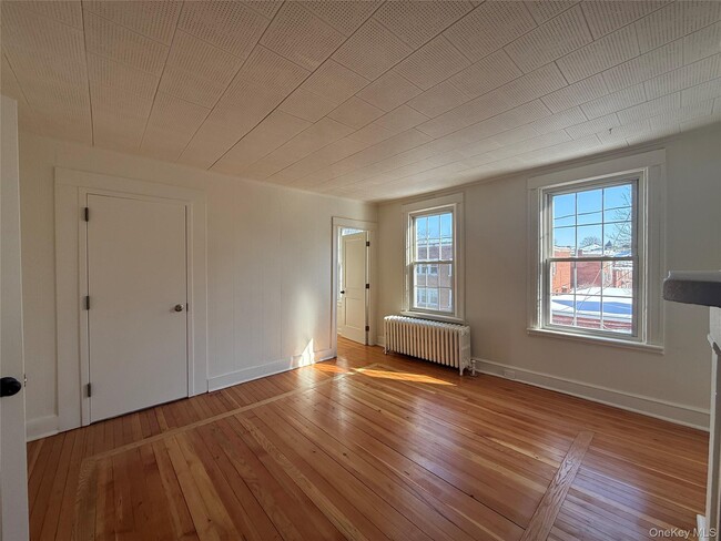 Building Photo - 40 N Clover St