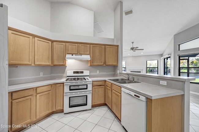 Building Photo - 3643 Bluefield Ave