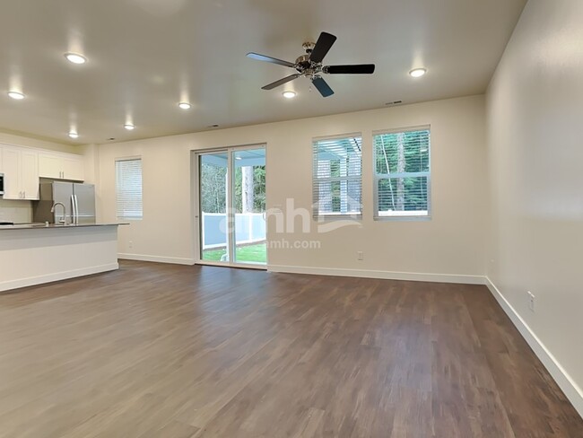 Building Photo - 8011 Katriel Ct SW