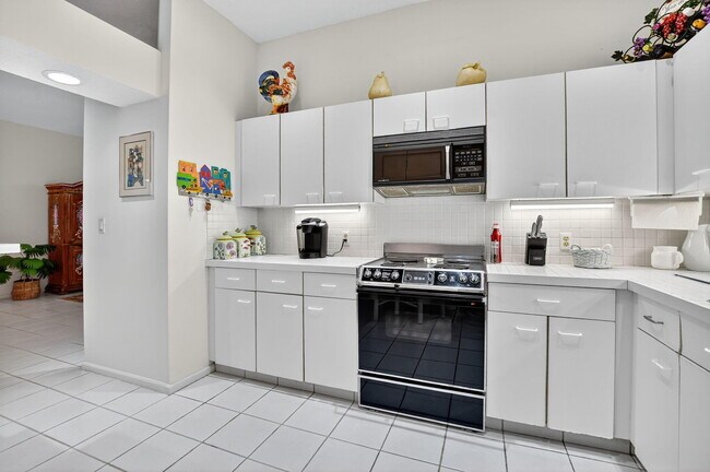 Building Photo - 5184 Lake Catalina Dr