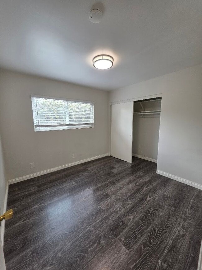 Building Photo - SPACIOUS 4BD/2BA WITH GARAGE, LAUNDRY AND ...