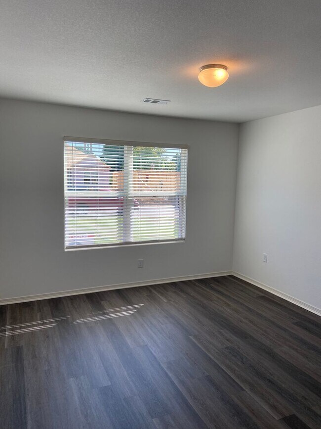 Building Photo - *Pre-leasing* Three Bedroom | Two Bathroom...