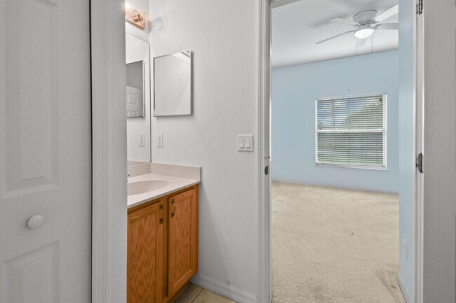 Building Photo - 6221 NW Hacienda Ln