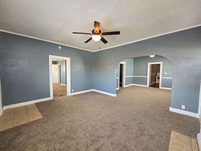 Building Photo - 3 Bed home in Shawnee!