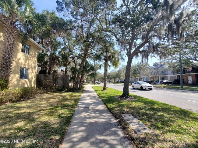 Building Photo - 2159 Riverside Ave