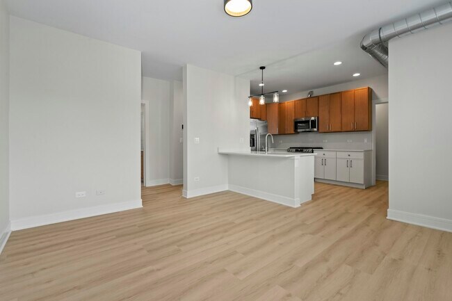 Building Photo - 432 S Maple Ave