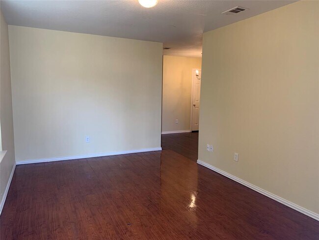 Building Photo - 608 Upton Ave