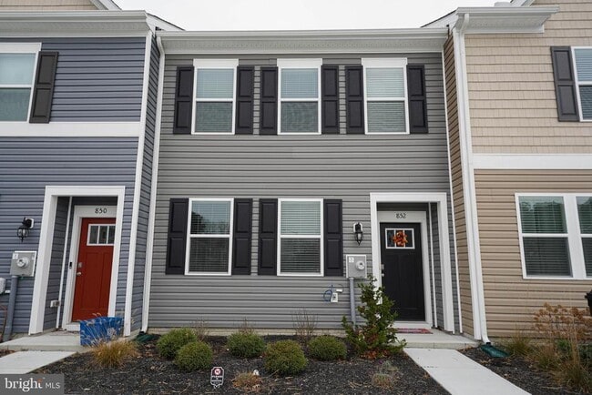 Building Photo - 852 Mersey Ln