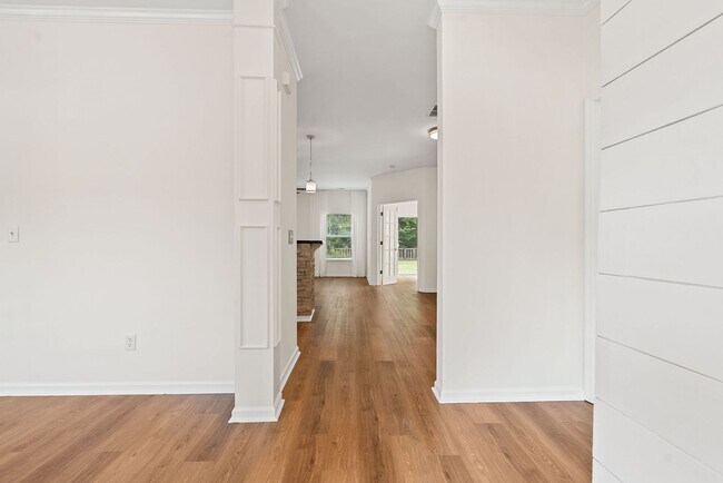 Building Photo - Available now. Beautiful 5 BR/2.5 BA Home in Swygerts Landing!