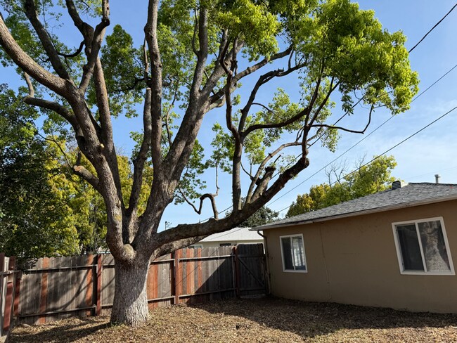 Building Photo - 4590-4592 73rd St, Sacramento, CA 95820