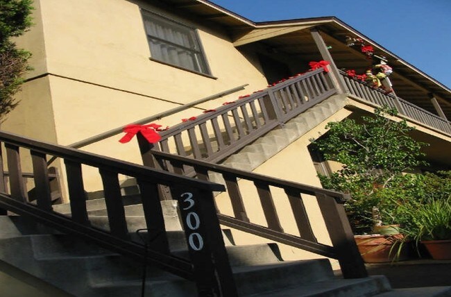 Building Photo - 300 N Primrose Ave