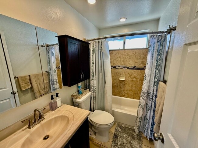 Building Photo - Kapolei/4 BD/2.5 BA/Garage