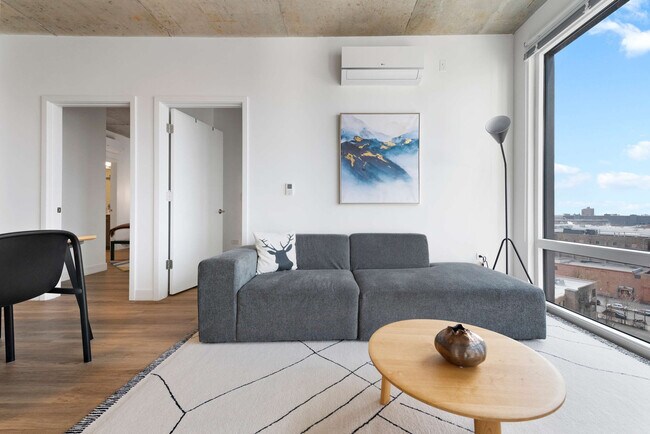 Building Photo - 853 W Blackhawk St