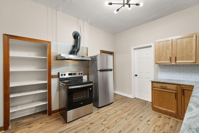 Building Photo - 1709 Ekin Ave