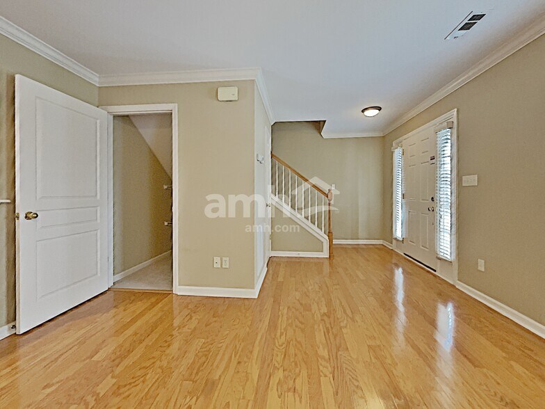 Building Photo - 1515 Pathfinder Ln