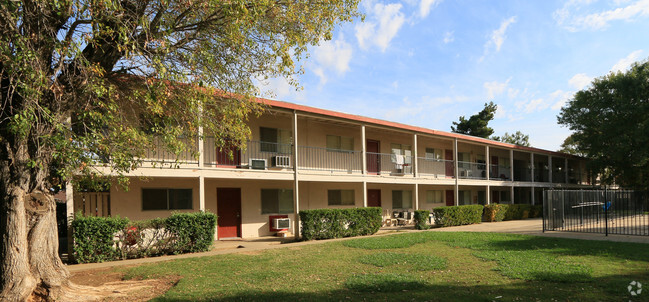 Building Photo - Lake Crest Apartments