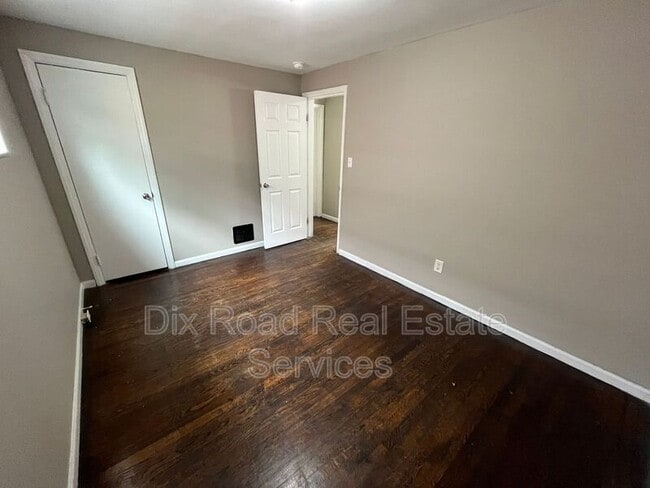 Building Photo - 4988 Mt Alverno Rd
