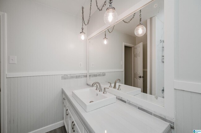 Building Photo - 1440 Hickory Ln