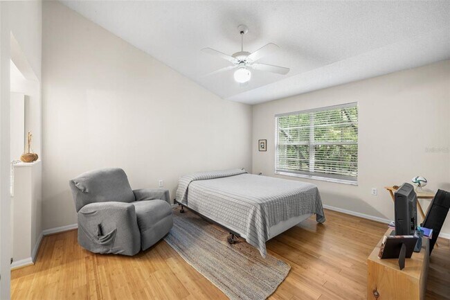 Building Photo - 10000 SW 52nd Ave