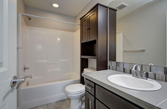 Building Photo - STUNNING CAMAS NORTH HILLS 4 BR, 3.5 BATH HOME~ CAMAS SCHOOLS~ PET FRIENDLY!