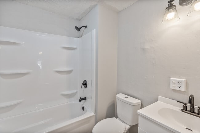 Building Photo - 319 Montague St