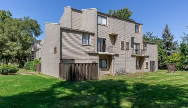 Building Photo - 10000 North Ln
