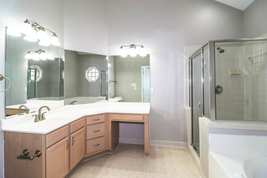 Building Photo - 8652 Eagle View Dr