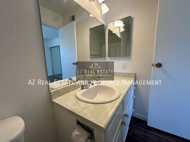 Building Photo - 4620 N 68th St