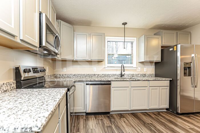 Building Photo - 539 Medallion Cir