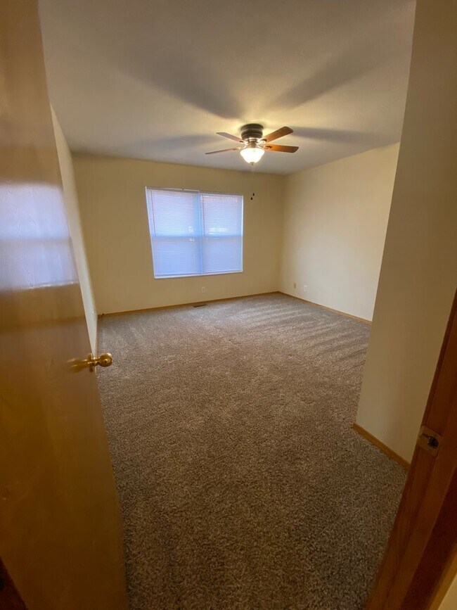 Building Photo - 1231-1231 Bluegrass Rd