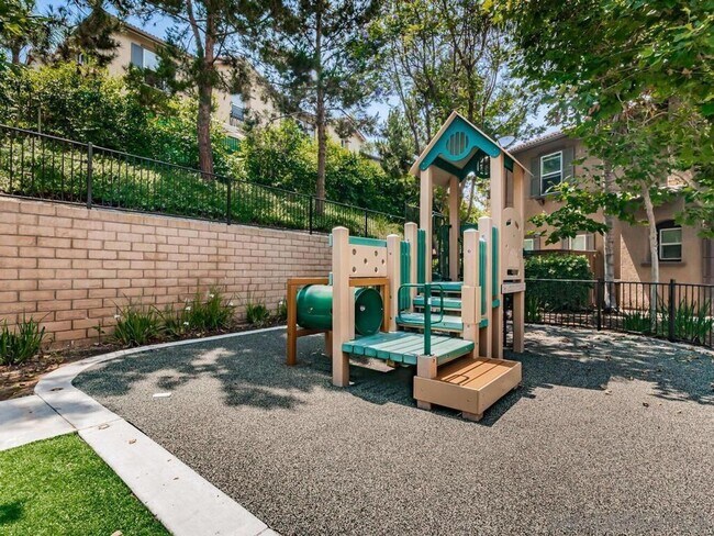 Building Photo - 425 S Meadowbrook Dr