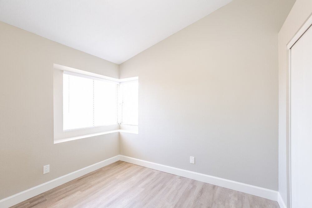 Building Photo - 7922 W Laurel Ln