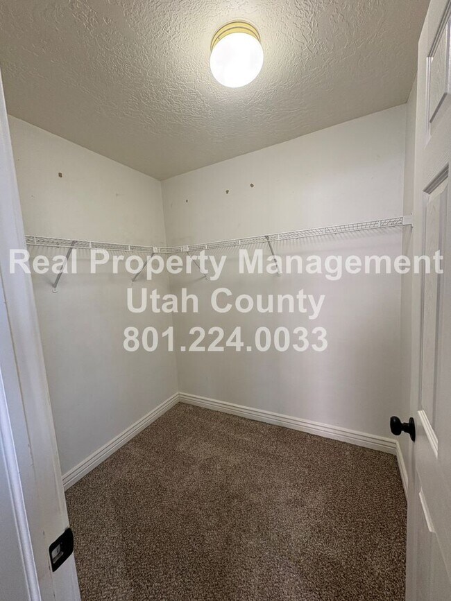 Building Photo - 1354 Dunmore Dr
