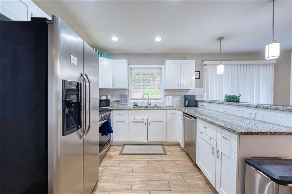 Building Photo - 2418 Brookdale Dr NE