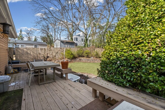 Building Photo - 805 Antone St NW