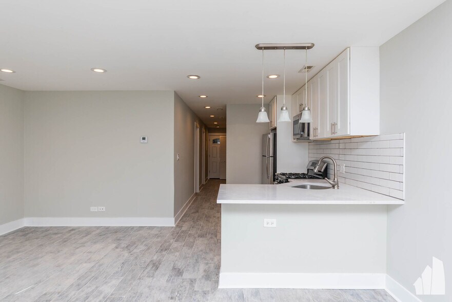 Building Photo - 2437 N Ashland Ave