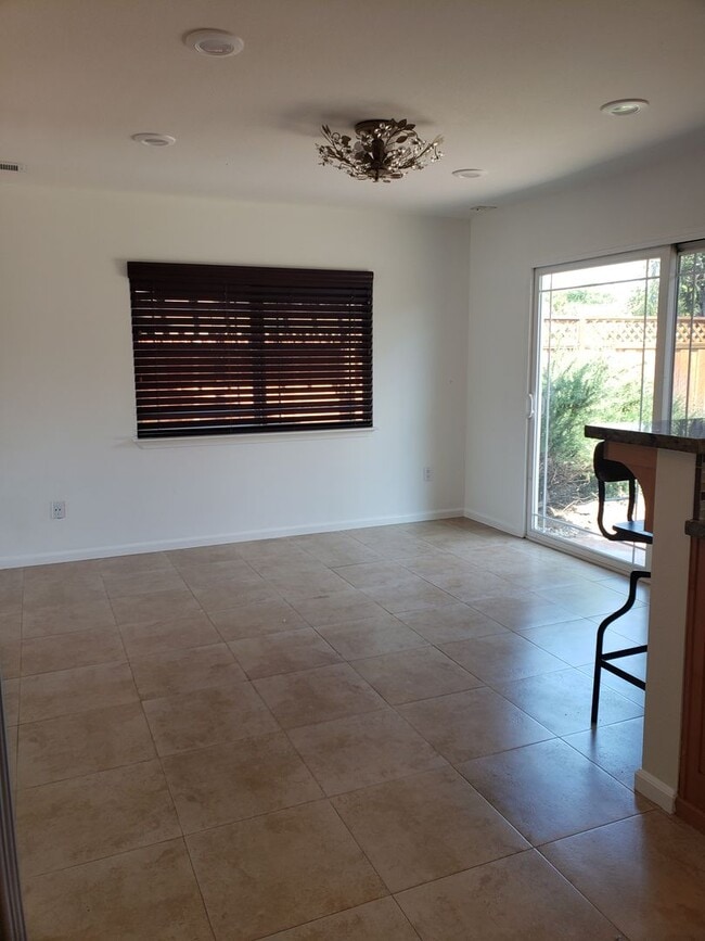 Building Photo - Beautiful Remodeled 3x2 Home in Sunland Pa...