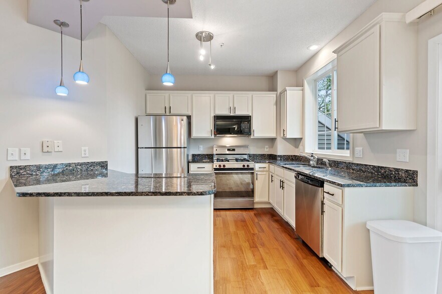 Building Photo - 789 Fairfield Cir