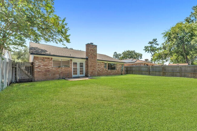 Building Photo - 8206 Willow Forest Dr