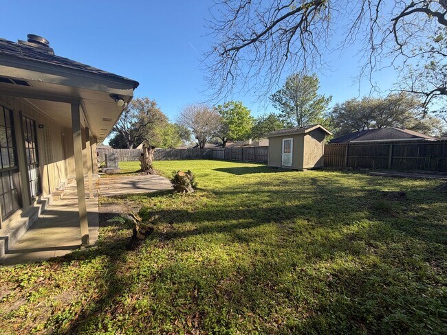 Building Photo - FOR RENT in LAFAYETTE!